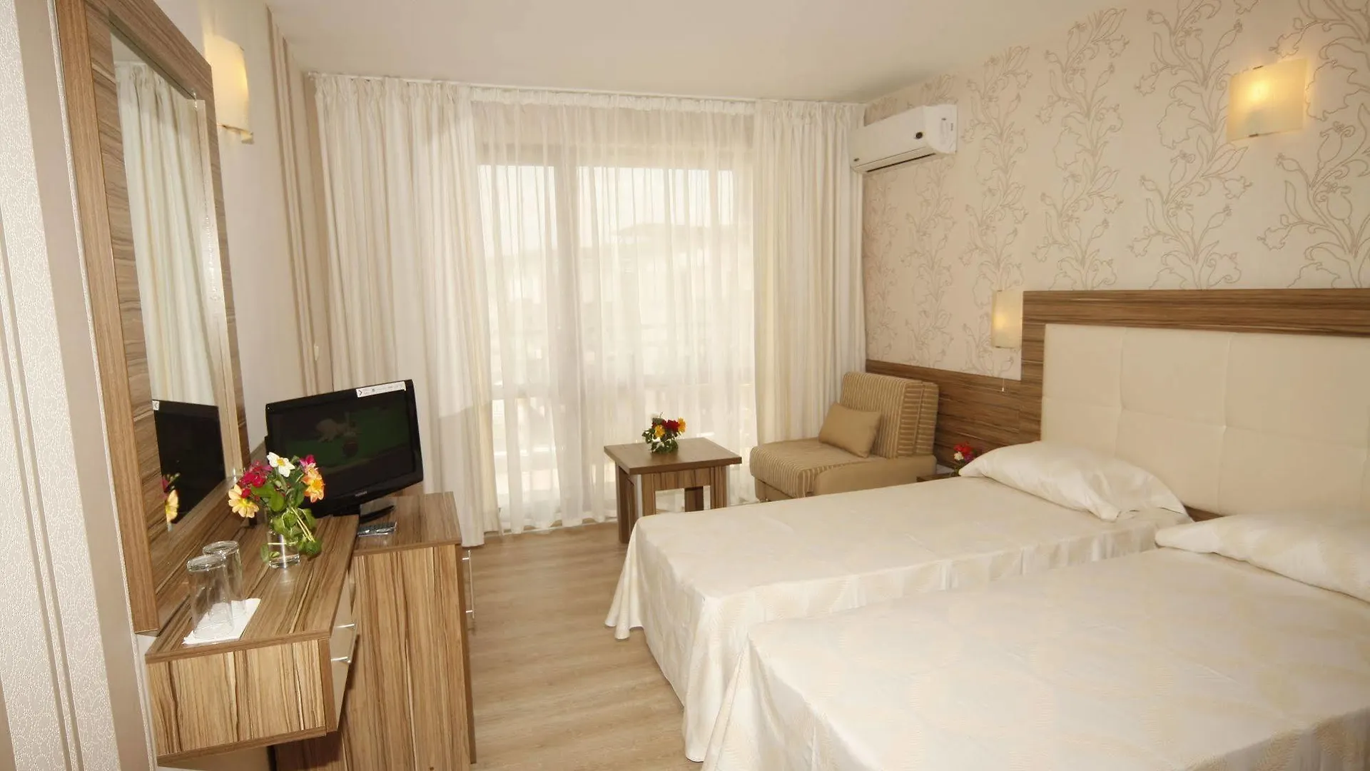 Relax Holiday Complex & Spa Napospart